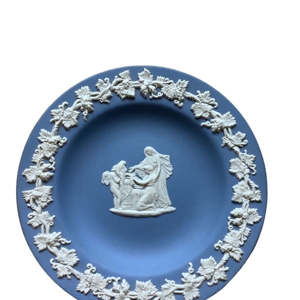 Vintage Wedgwood jasperware Three Graces trinket dish - Picture 2 of 3